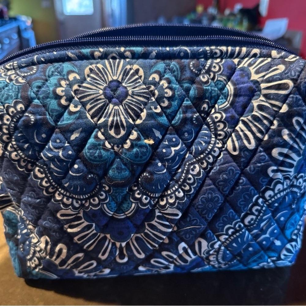 Elegant  Vera Bradley Blue Quilted Cosmetic Bag. Blue Tapestry
